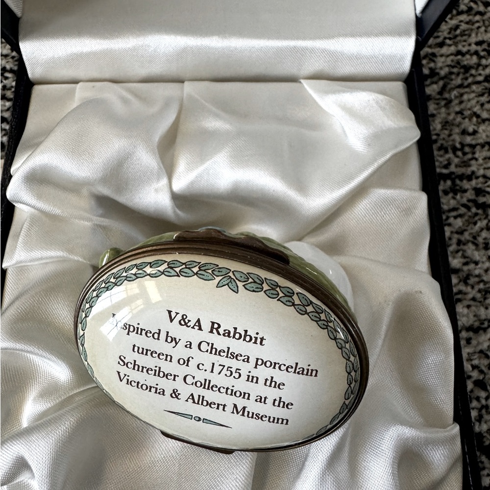 Halcyon Days Victoria & Albert Rabbit Box RARE - Picture 3 of 3